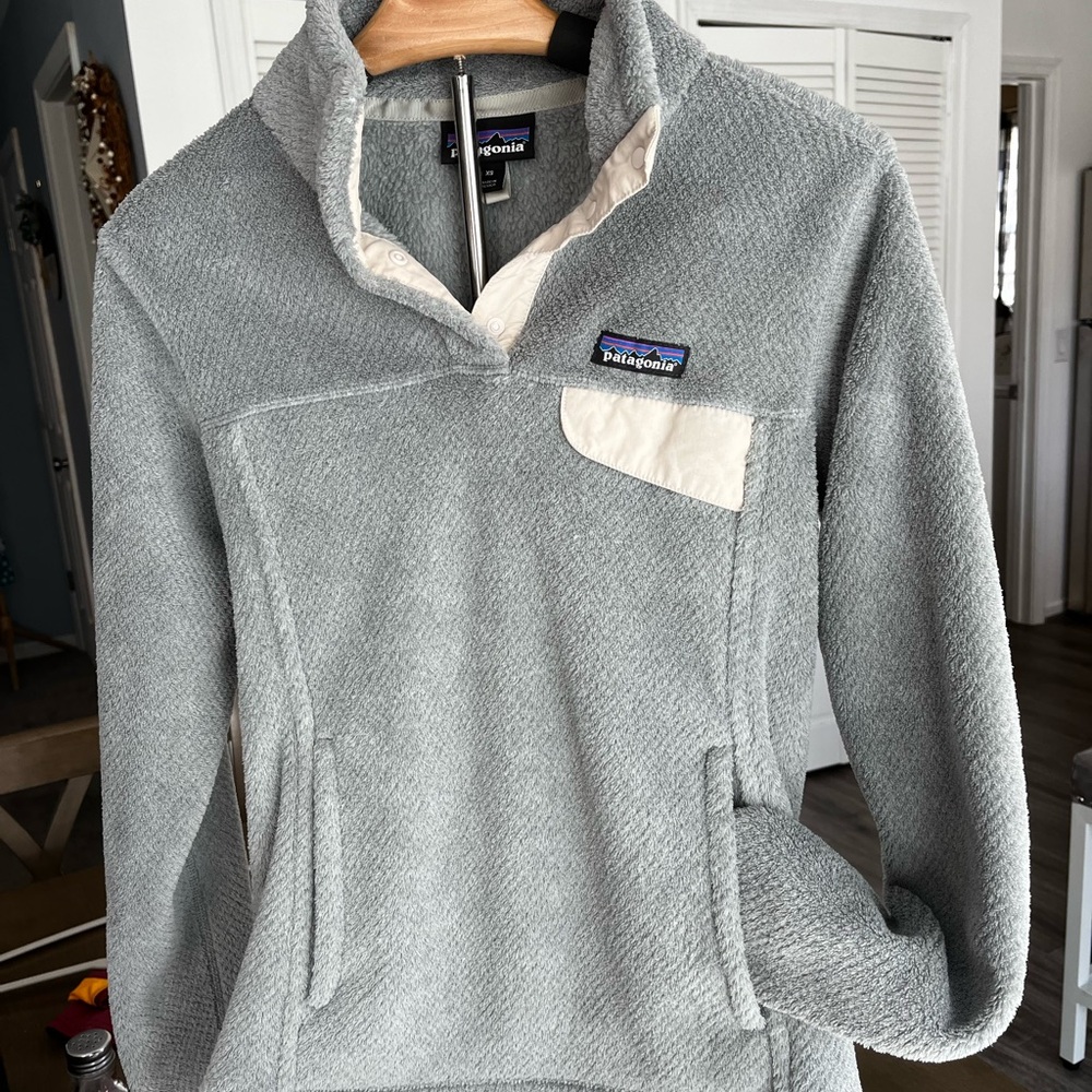 Women’s Patagonia Re-Tool Snap-T Light Gray Fleece Pullover size XS